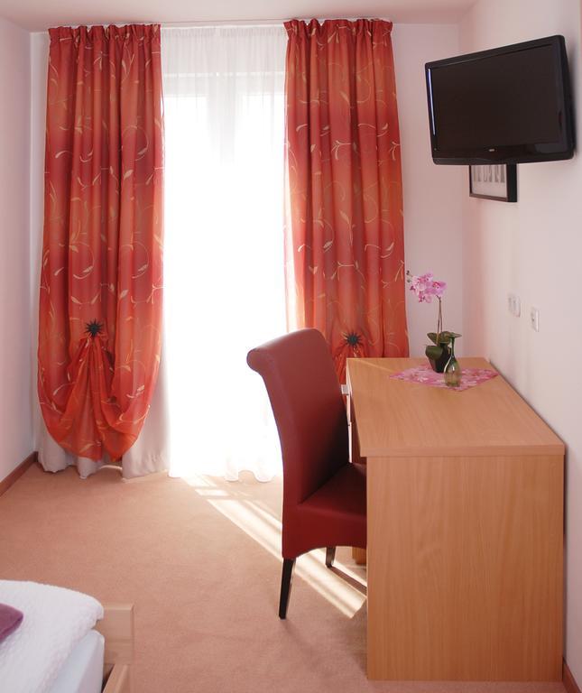 Hotel Ackermann Riedstadt Ngoại thất bức ảnh