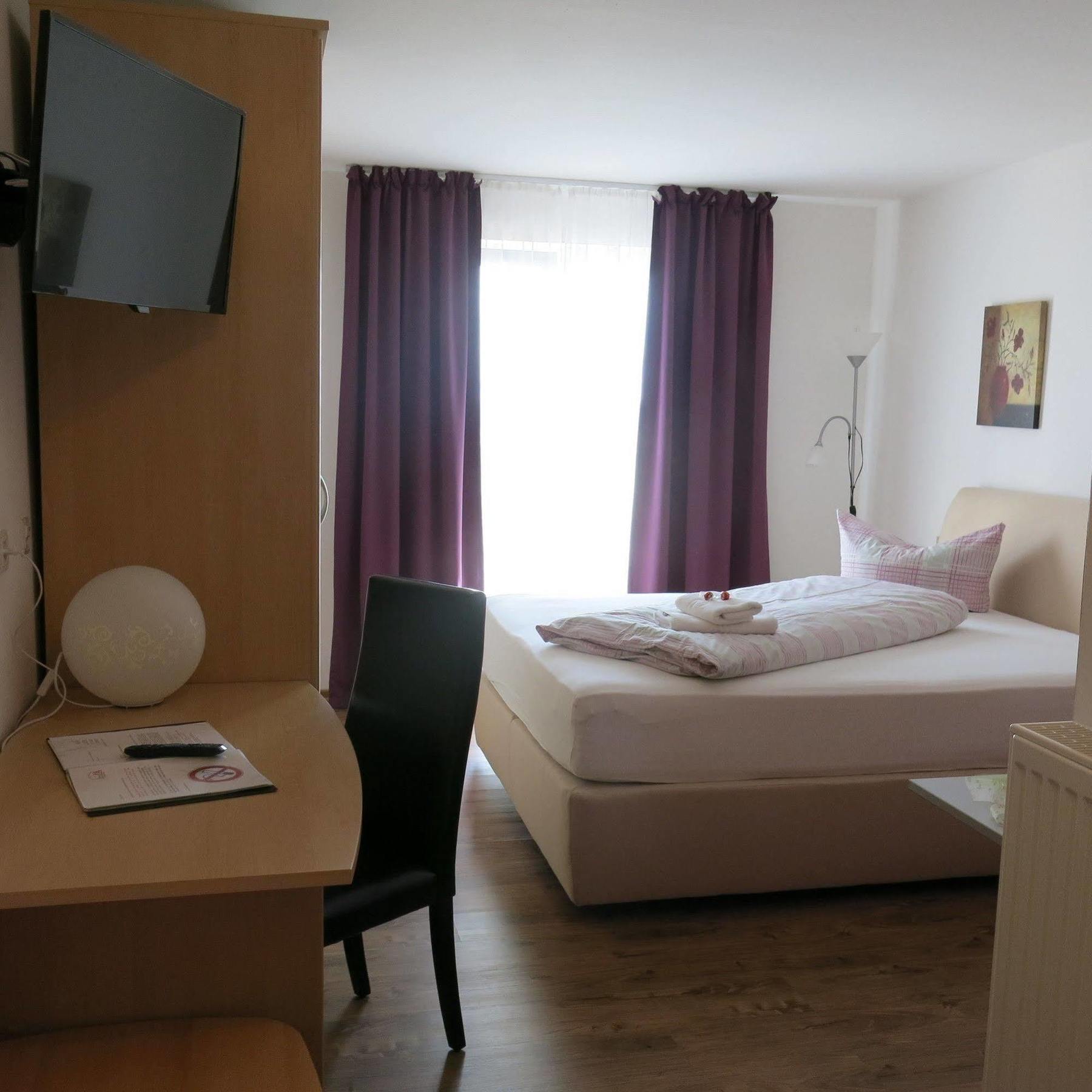 Hotel Ackermann Riedstadt Ngoại thất bức ảnh