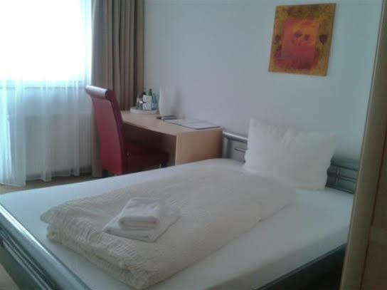 Hotel Ackermann Riedstadt Ngoại thất bức ảnh