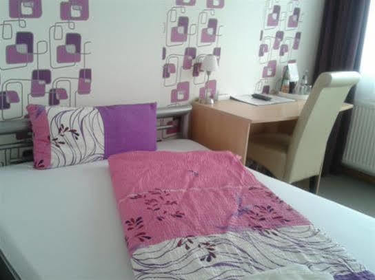 Hotel Ackermann Riedstadt Ngoại thất bức ảnh